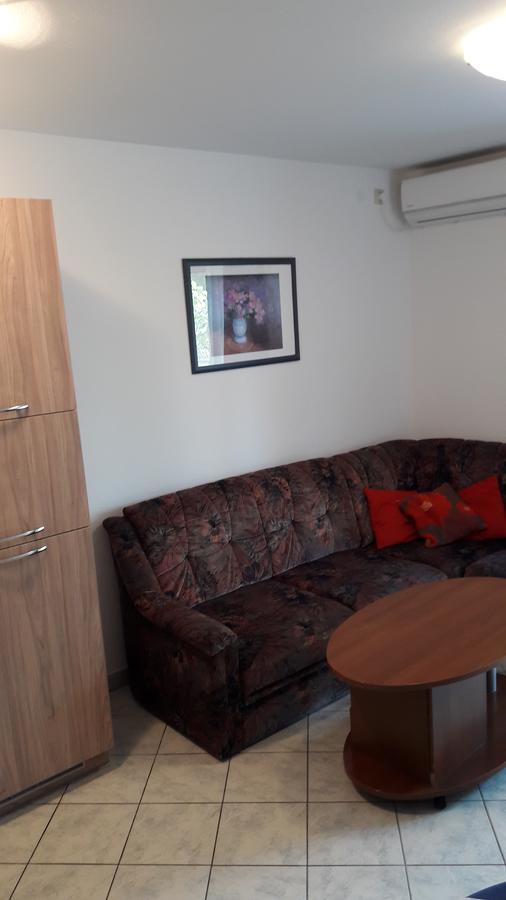 Nihada Apartment *