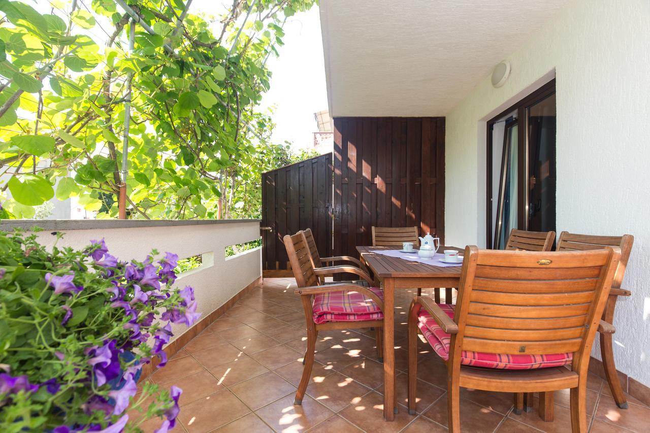 Apartment Nihada *